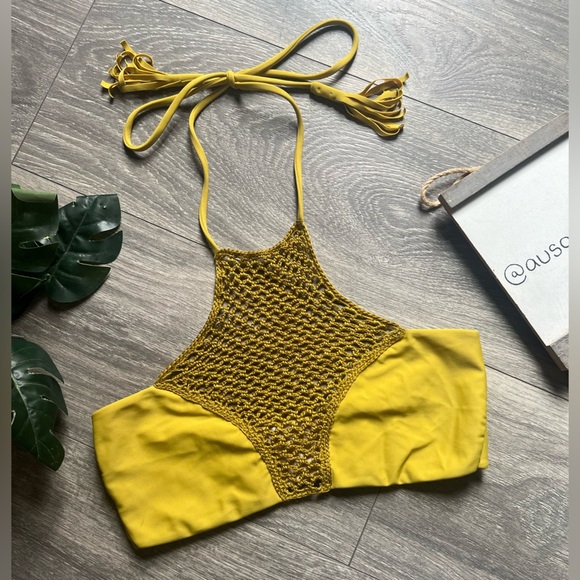 Acacia Panama Crochet High Neck Halter Tassel Bikini Top in Pineapple. Size M - Picture 2 of 5
